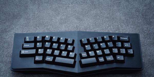 La guía definitiva para elegir el mejor teclado ergonómico en 2023